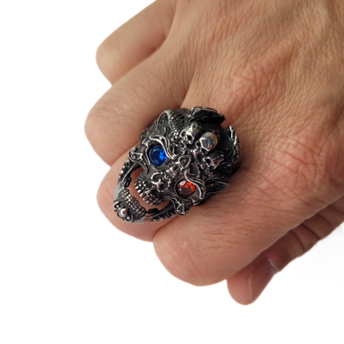 Anillo de calavera para hombre de acero con ojos rojos y azules, demonio demoníaco, punk