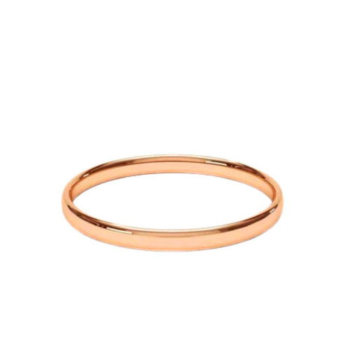 Vista dettagliata dell'alleanza classica che mostra la finitura lucida del rivestimento in oro rosa e la forma leggermente curva