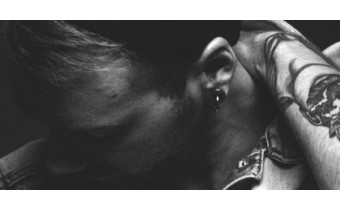 The trend of men's earrings, an asset seduction!